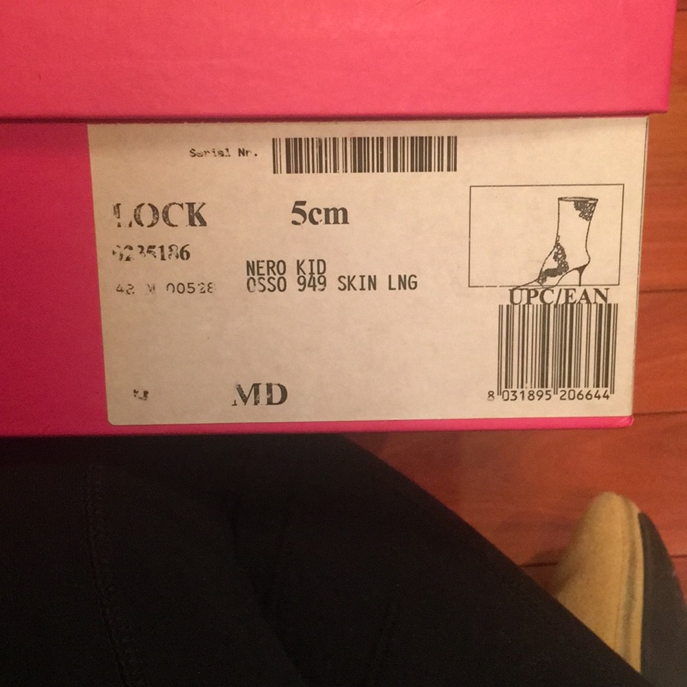 Leather heeled boots - Picture 3 of 3